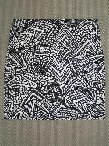 Zwart - wit tricot rokje maat 176 * 32. beschikbaar voor biedingen