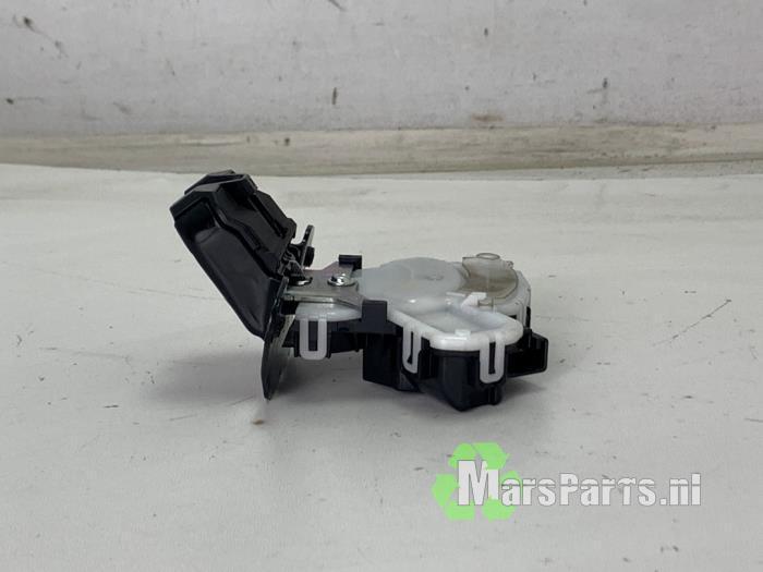 Slotmechaniek Achterklep van een Mazda 2., Auto-onderdelen, Carrosserie en Plaatwerk, Mazda, Gebruikt, 3 maanden garantie, Ophalen of Verzenden