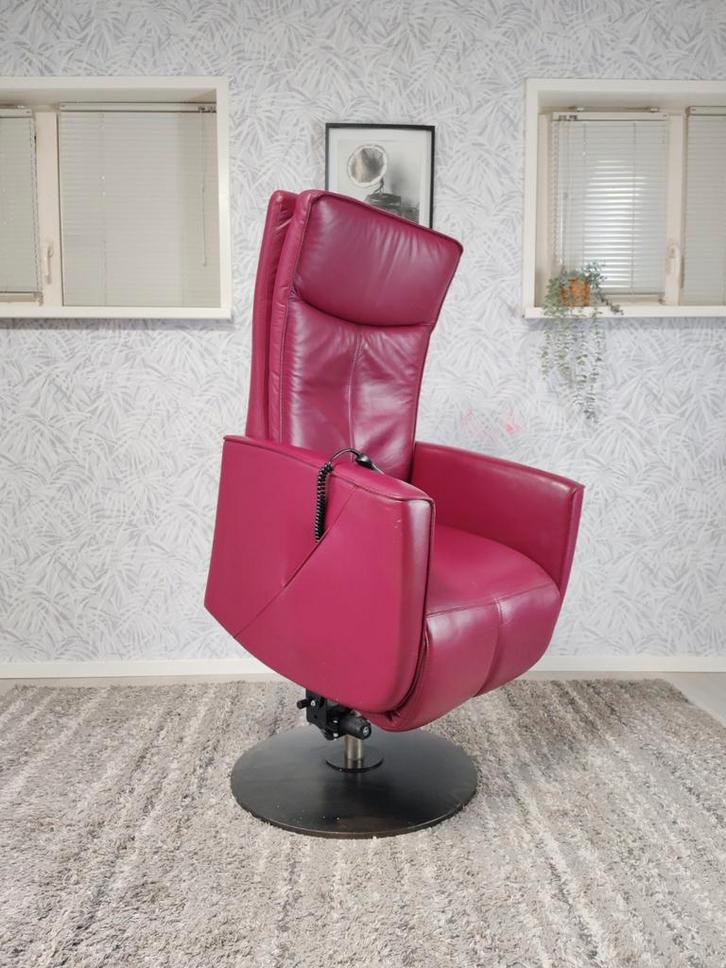 Prominent leren sta op stoel relax fauteuil op accu, Huis en Inrichting, Fauteuils, Gebruikt, Leer, 50 tot 75 cm, Minder dan 75 cm