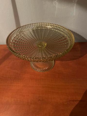 Vintage Glazen Taartplateau oker geel. beschikbaar voor biedingen