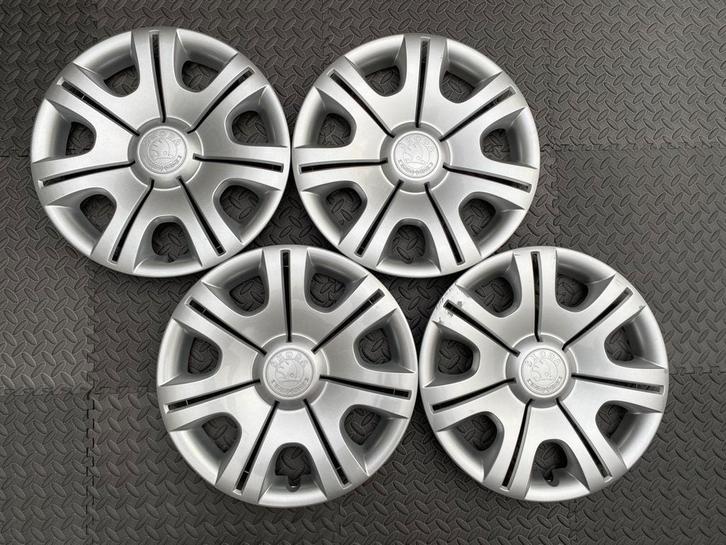 Set originele Skoda Fabia wieldoppen 14 inch, Auto diversen, Wieldoppen, Gebruikt, Ophalen of Verzenden