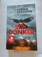 Kim Faber - Stikdonker, Zo goed als nieuw, Nederland, Kim Faber; Janni Pedersen, Ophalen of Verzenden