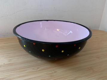 Zwart emaille schaal, roze binnenzijde confetti beschikbaar voor biedingen