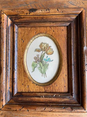 Antieke Bloemenprint in Houten Lijst 2 x beschikbaar voor biedingen