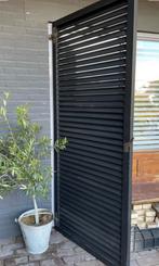 Houten luik louvre luik, Ophalen