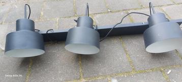 Plafondlamp boven eettafel  beschikbaar voor biedingen