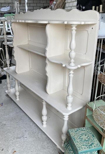 Brocante witte houten vakkenkast - open kast - opbergrek beschikbaar voor biedingen
