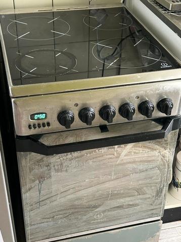 Keramisch Fornuis - Indesit beschikbaar voor biedingen