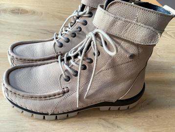 Prachtige Wolky halfhoge laarsjes beschikbaar voor biedingen