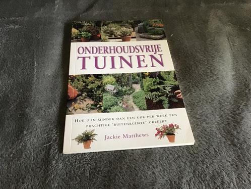 Boek: onderhoudsvrije tuinen, Boeken, Wonen en Tuinieren, Gelezen, Tuinontwerpen, Ophalen of Verzenden