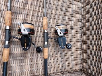 Mitchel 498 zeemolens met shakespeare carbon strandhengels beschikbaar voor biedingen
