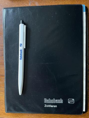 "RABO Set" Map met Schrijfblok en Pen RABO  'Jaren 80' Nieuw beschikbaar voor biedingen