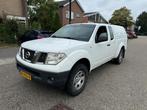 Nissan Navara 2.5 dCi SE King Cab, Auto's, Gebruikt, Overige modellen, 4 cilinders, Wit