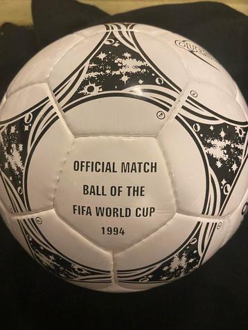 Adidas Questra WK 1994 Voetbal beschikbaar voor biedingen