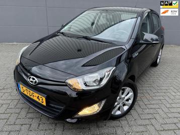 Hyundai I20 1.2i i-Deal*NEW APK*NAP*AIRC0*ELKT-RAAM*Bluetoot beschikbaar voor biedingen