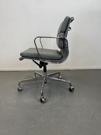 Vitra Eames Ea 217 Grijs Leer Showroom model, Ergonomisch, Zo goed als nieuw