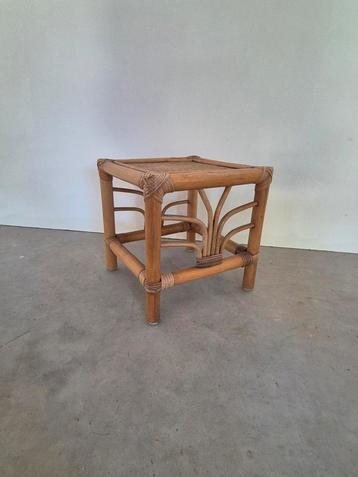 Vintage boho rotan bamboe tafeltje  beschikbaar voor biedingen