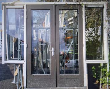 2 x kozijn met dubbele deuren en zijramen  beschikbaar voor biedingen