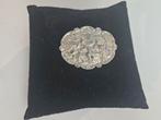 Antieke zilveren broche met tafereel, 4 tot 7 cm, Gebruikt, Ophalen of Verzenden, Zilver