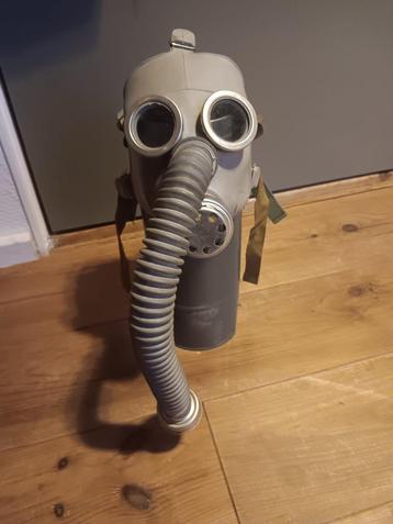 DDR Gasmasker met gasmaskertas beschikbaar voor biedingen