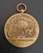 Oude voetbal medaille KNVB Amsterdam bond Blauw wit 1975, Ophalen of Verzenden