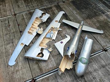 Restanten rc vliegtuig 150x232cm beschikbaar voor biedingen