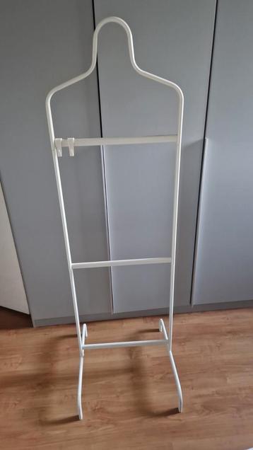 Leuk kledingrek voor kinderkamer! beschikbaar voor biedingen