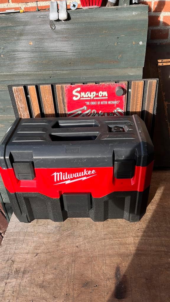 Milwaukee M18 VC-2 accu stof zuig/blaasmachine, Witgoed en Apparatuur, Stofzuigers, Zo goed als nieuw, Ophalen of Verzenden