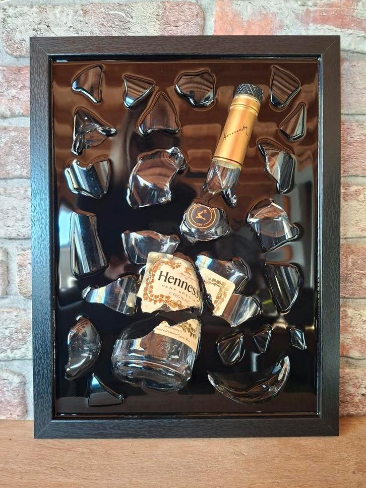 Hennessy fles verwerkt in een lijst met Epoxy, Antiek en Kunst, Kunst | Schilderijen | Modern, Ophalen of Verzenden
