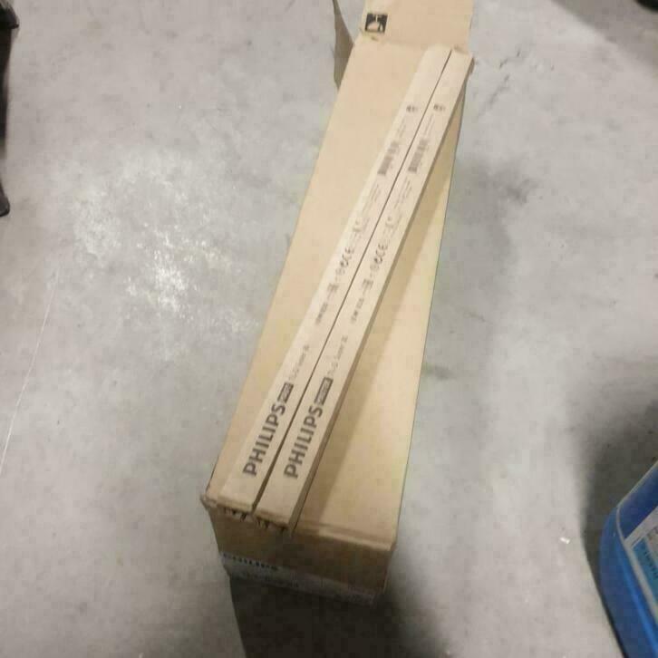 doos met 25 NIEUWE  TL buizen lampen philips18 watt kleur 83, Huis en Inrichting, Lampen | Hanglampen, Nieuw, Minder dan 50 cm