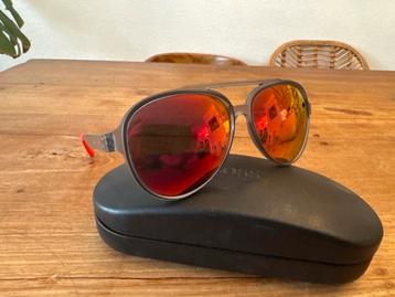 Hugo Boss Zonnebril met Hoes beschikbaar voor biedingen