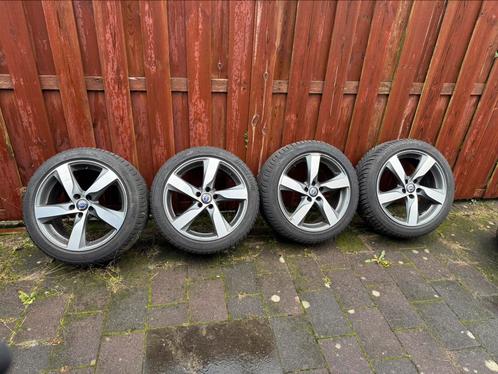 18 inch VOLVO V60 XC60 velgen met banden winter set235/45/18, Auto-onderdelen, Banden en Velgen, Banden en Velgen, Winterbanden