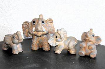 Set van 4 grappige olifanten. beschikbaar voor biedingen