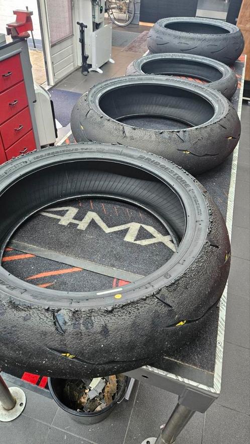 Gebruikte circuit banden Bridgestone R11 en Dunlop D121, Motoren, Onderdelen | Merk-onafhankelijk, Gebruikt, Ophalen of Verzenden