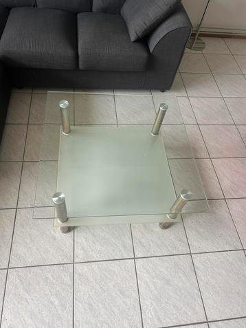 Glazen tafel  beschikbaar voor biedingen