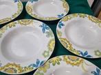 Borden diep met bloemen rand, Huis en Inrichting, Keuken | Servies, Ophalen of Verzenden, 'T Olde Gre-j, Info@toldegrej.nl, Endepoelstraat 20f Didam