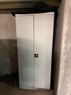 Stalen 2 deurs kast/ archief kast, Huis en Inrichting, Kasten | Roldeurkasten en Archiefkasten, Ophalen, Zo goed als nieuw, 25 tot 50 cm