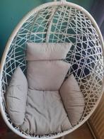 Witte eistoel/hangstoel, Huis en Inrichting, Stoelen, Ophalen, Gebruikt, Twee