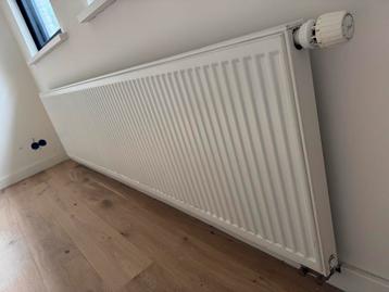 Radiator 240 cm met Danfoss thermostaat knop beschikbaar voor biedingen