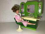 Barbie Kapsalon/Badkamermeubel met stoel Fleur, Kinderen en Baby's, Speelgoed | Poppen, Ophalen of Verzenden, Gebruikt, Barbie