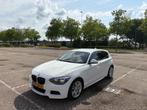 BMW 1-Serie 116I 100KW 5DR 2014 Wit, Auto's, 1-Serie, Zwart, 4 cilinders, Alcantara