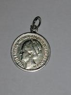 Stil verzet wo2 Wilhelmina dubbeltje kettinghanger, Ophalen of Verzenden, Overige soorten, Nederland, Embleem of Badge