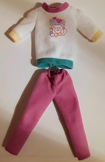 Vintage babysitter kleding voor Skipper barbie pop uit 1994.
