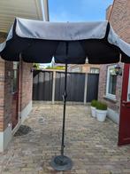 Madison Parasol 2,6 meter+ voet beton Antraciet, Ophalen, Gebruikt, Kantelbaar, 2 tot 3 meter