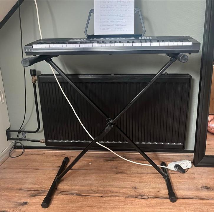 Max Music KB15 Keyboard met Standaard, Muziek en Instrumenten, Keyboards, Zo goed als nieuw, 61 toetsen, Overige merken, Aanslaggevoelig