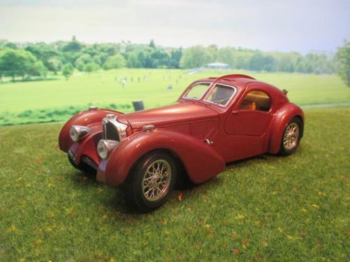 1/24 1936 Bugatti Atlantic - Bburago bruinmetallic, Hobby en Vrije tijd, Modelauto's | 1:24, Zo goed als nieuw, Bburago, Ophalen of Verzenden