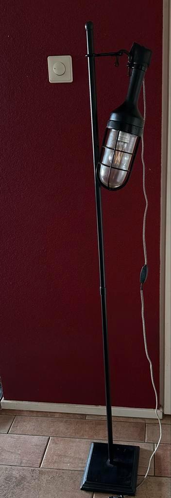 Industriële Vloerlamp, Huis en Inrichting, Lampen | Vloerlampen, Gebruikt, 150 tot 200 cm, Glas, Ophalen