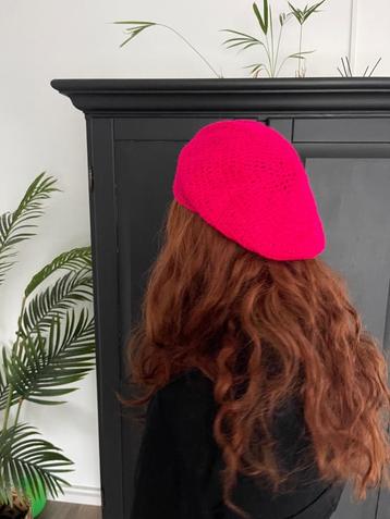 Nieuw! Zuurstokroze gehaakte baret of muts beschikbaar voor biedingen