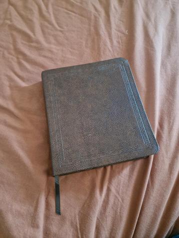 Esv journaling bible  beschikbaar voor biedingen