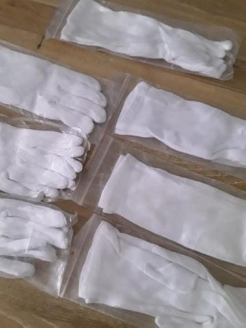 Set van 7 paar witte handschoenen, nieuw in de verpakking beschikbaar voor biedingen